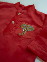 गैलरी व्यूवर में इमेज लोड करें, Royal Elephant | Boys Chanderi Silk Kurta and Pyjama | Red