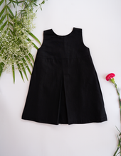 गैलरी व्यूवर में इमेज लोड करें, Backside picture of Little Black Dress for Girls | Detachable Collar | Cotton, baby girl dresses