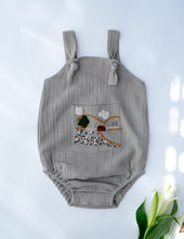 गैलरी व्यूवर में इमेज लोड करें, Baa Baa Black Sheep Romper for Boys | Grey| Muslin