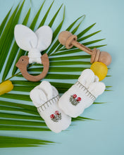 गैलरी व्यूवर में इमेज लोड करें, Bunny Ear Wooden Baby Teether White