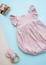 गैलरी व्यूवर में इमेज लोड करें, Organic Cotton Baby Romper for Girls - Pink Heart