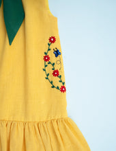गैलरी व्यूवर में इमेज लोड करें, Organic Bow Tie Ruffle Dress | Yellow & Green