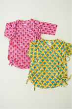 गैलरी व्यूवर में इमेज लोड करें, Nature's Hug Newborn Wrap Romper | Baby Jabla Romper Set