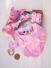 गैलरी व्यूवर में इमेज लोड करें, Pink Easter Bunny Newborn Gift Hamper