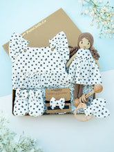 गैलरी व्यूवर में इमेज लोड करें, Midnight Bloom Newborn Baby Hamper| Black Floral