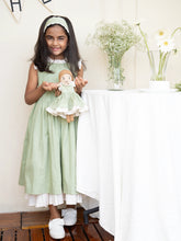 गैलरी व्यूवर में इमेज लोड करें, Olive Sophia Cotton Crochet Doll | Soft Toy For Kids