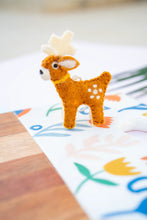 गैलरी व्यूवर में इमेज लोड करें, Woodland Wonder | Little Deer Felt Toy