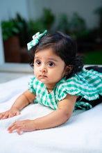 Load image into Gallery viewer, Cotton Ruffle Baby Bib -Green