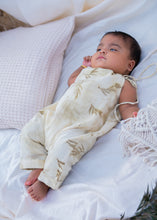 गैलरी व्यूवर में इमेज लोड करें, A kid wearing an cotton jumpsuit eco-printed with silver oak leaves on it sleeping on a bed with some pillows aside.