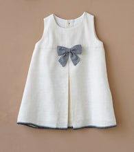 गैलरी व्यूवर में इमेज लोड करें, Elegant Vintage kora white frock kept upon a peach background.