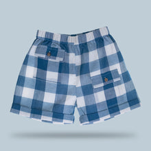 गैलरी व्यूवर में इमेज लोड करें, The classic blue checkered short.