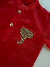 गैलरी व्यूवर में इमेज लोड करें, Royal Elephant | Boys Chanderi Silk Kurta and Pyjama | Red
