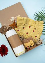 गैलरी व्यूवर में इमेज लोड करें, Baby Girl Gift Hamper with Muslin Swaddle and Toy- Yellow Sunshine
