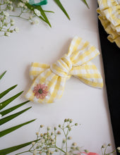 Load image into Gallery viewer, Detachable Collar and Hair Bow set - Yellow Check
