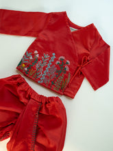गैलरी व्यूवर में इमेज लोड करें, Jamna Set for Newborn Boys | Chanderi Silk | Red
