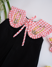 गैलरी व्यूवर में इमेज लोड करें, A beautiful image of Little Black Dress for Girls | Detachable Collar | Cotton with red collar
