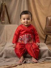 गैलरी व्यूवर में इमेज लोड करें, Jamna Set for Newborn Boys | Chanderi Silk | Red
