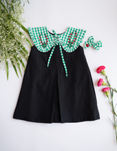 गैलरी व्यूवर में इमेज लोड करें, A beautiful image of Little Black Dress for Girls | Detachable Collar | Cotton against a white surface
