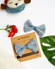 गैलरी व्यूवर में इमेज लोड करें, A zoomed out picture of Vintage Lace Bows | Hair Clips | Infant and Kids, hair accessories
