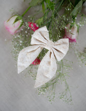 Load image into Gallery viewer, Cotton Hakoba Big Bow | Off-White | Hair Clip
