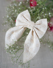 Load image into Gallery viewer, Cotton Hakoba Big Bow | Off-White | Hair Clip
