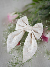 Load image into Gallery viewer, Cotton Hakoba Big Bow | Off-White | Hair Clip
