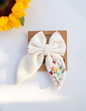 Load image into Gallery viewer, Big Bow - Off White Double Cloth Embroidery
