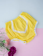 गैलरी व्यूवर में इमेज लोड करें, Organic Cotton Mul Baby Bloomers | Lace Diaper Cover| Yellow
