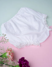 गैलरी व्यूवर में इमेज लोड करें, Organic Cotton Mul Baby Bloomers | Lace Diaper Cover| White
