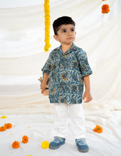 गैलरी व्यूवर में इमेज लोड करें, Cotton Shirt for Kids | Classic Collar | Indigo Print
