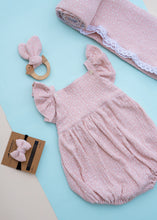 गैलरी व्यूवर में इमेज लोड करें, Organic Cotton Baby Romper for Girls - Pink Heart
