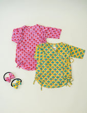 Load image into Gallery viewer, Eco-Friendly Mulmul Blockprint Newborn Gift Set | Baby Girl

