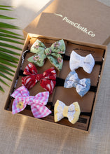 Load image into Gallery viewer, Delightful Bows Gift Set | Newborn Baby Girl Gift hamper
