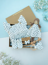 गैलरी व्यूवर में इमेज लोड करें, Midnight Bloom Newborn Baby Hamper| Black Floral
