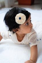 Load image into Gallery viewer, Flower Headband | Cotton | Off-White
