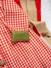 गैलरी व्यूवर में इमेज लोड करें, Winterberry Jacket Dress | Red and White | Cotton
