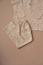 गैलरी व्यूवर में इमेज लोड करें, Beautiful cotton pajamas set kept upon a peach background.
