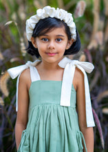 Load image into Gallery viewer, A girl posing by wearing ruffled white headband.
