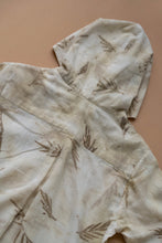 गैलरी व्यूवर में इमेज लोड करें, A unisex hooded kurta eco-printed using silver oak leaves kept upon a peach background.
